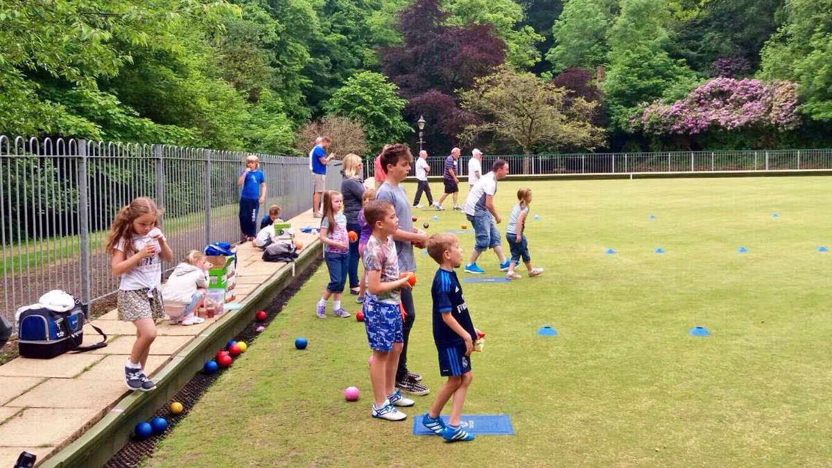 Fantastic to see over 30 kids on the green y'day at Abertillery, youngest only 2!
❤️ <a href="/KidsBowls/">KidsBowls</a>
