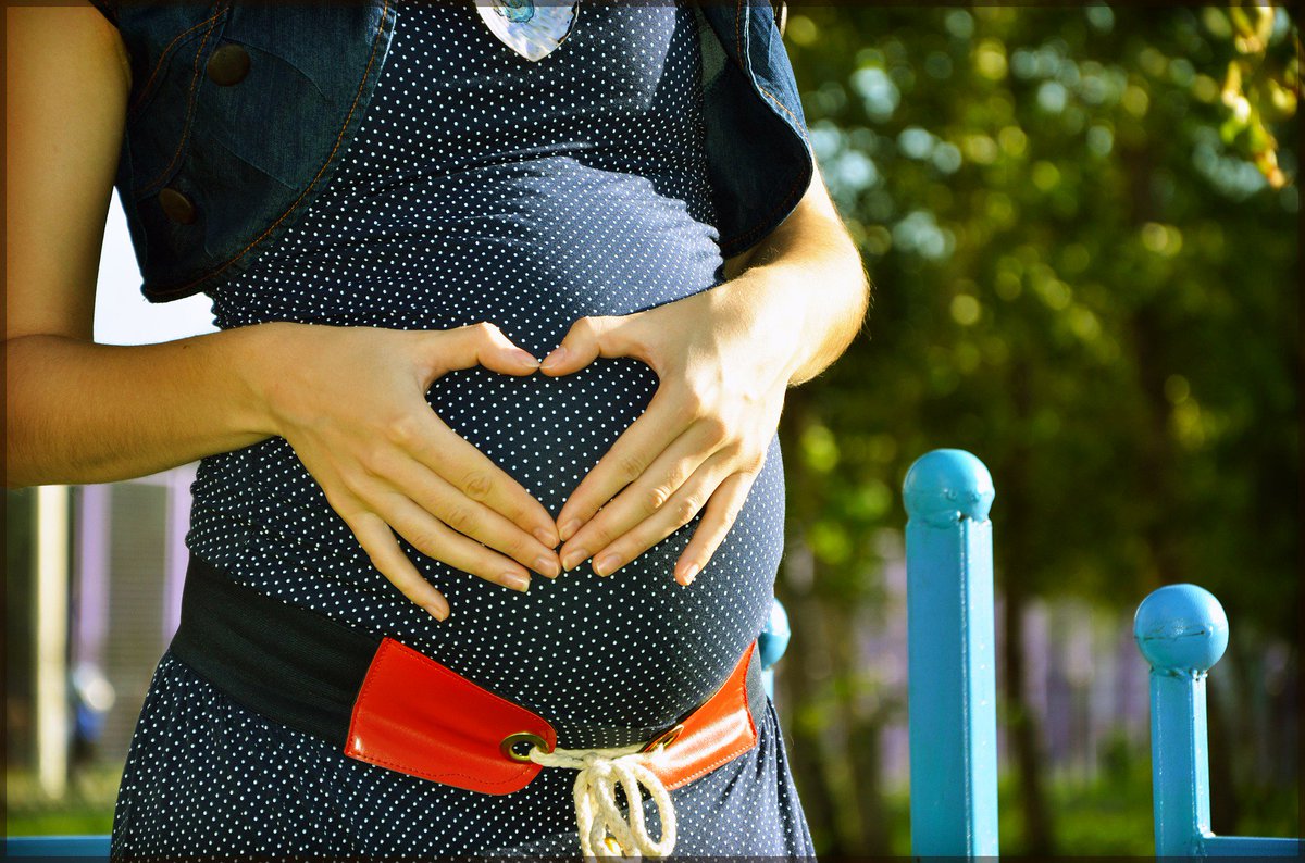 AfroMedic_'s tweet photo. The three trimesters of pregnancy explained https://t.co/18syToeNeZ By Shomaila Issam #MaternalHealth https://t.co/XO36H3zqhv