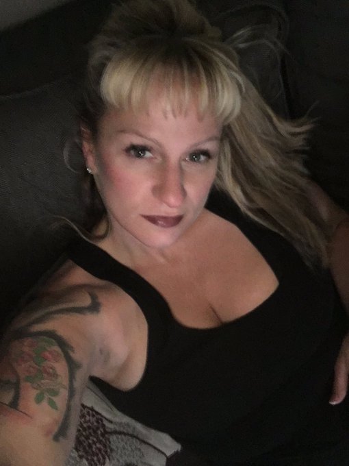 Who wants a private skype show?? https://t.co/T9bXNDnwHz<a href="/tag/quarantinelife"class="tags"><span>#quarantinelife</span></a>