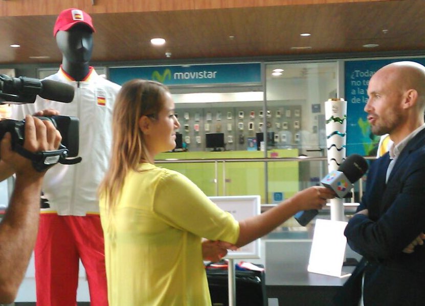 Qué bonito es el chandal de ceremonia de <a href="/JomaSport/">Joma Sport</a>  que usan nuestros medallistas y brilla en el MD <a href="/RamonFuentes74/">Ramón Fuentes</a>