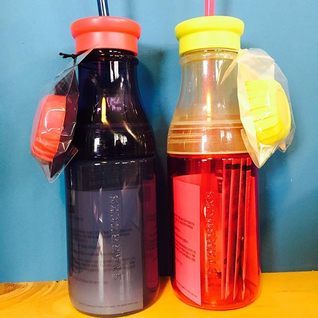 Joah 韓国トレンド情報サイト Pa Twitter 韓国のスタバの新作のサニーボトルはストローがさせる用のキャップもついてて色使いも可愛い すぐ売れきれるからゲットする人はお早めに 可愛いと思ったらrt 韓国 スターバックス スタバ 韓国スタバ サニーボトル Joah 韓国トレンド情報サイト Pa Twitter 韓国のスタバの新作のサニーボトルはストローがさせる用のキャップもついてて色使いも可愛い すぐ売れきれるからゲットする人はお早めに 可愛いと思ったらrt 韓国 スターバックス スタバ 韓国スタバ サニーボトル