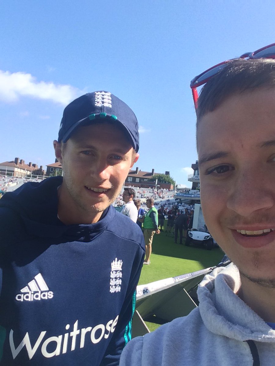 RyanBailey___'s tweet photo. Cheers for the picture Joe!🏏 @root66 https://t.co/6zuF2BG6Ph