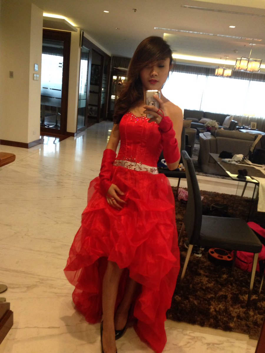 YnieQueen's tweet photo. ATM~ Photoshoot Lady in red😂😂 👠 #ThePristige #Casualshoot #bdayshoot #PasigCity #OrganizebySirSteve https://t.co/NhRpV5pIGt