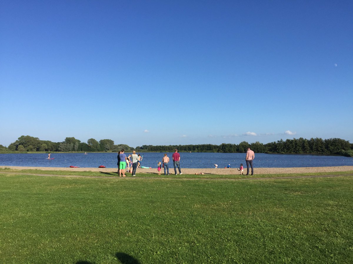 Heerlijk zonnetje, watersport, lekker eten... Een geslaagd beach event met de kamer gister! #JCIKen Bedankt!