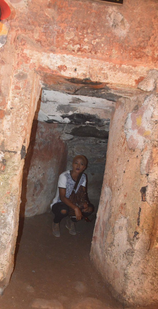 almokofficiel's tweet photo. Ile de gorée..chambre des esclaves récalcitrants. On les y enferme,entassés. Des semaines.
#almok #surlestraces https://t.co/fe3RuxkINO