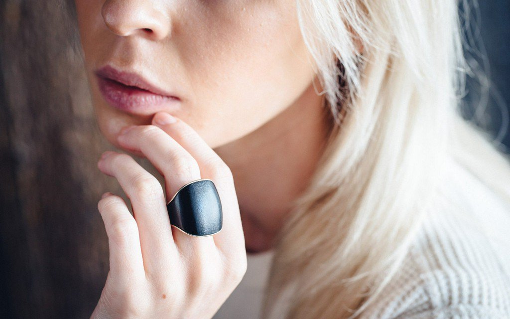 TravelLeisure's tweet photo. Safety ring could save your life on vacation: https://t.co/mVDacKS4iA https://t.co/YyfdXNNIhk