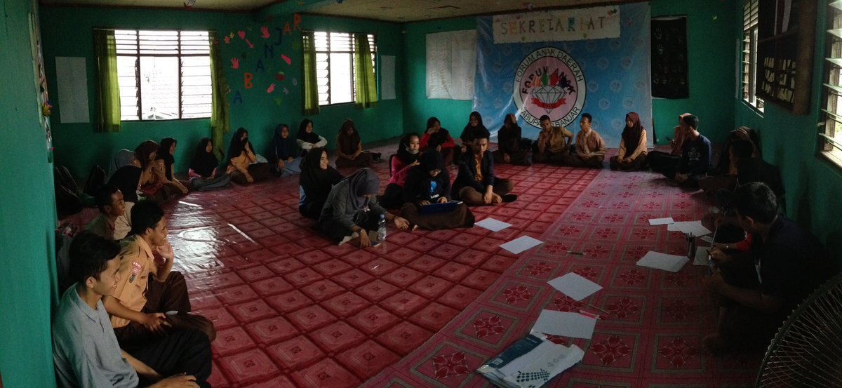 (2) Kegiatan dibuka dengan Games oleh para fasilitator Forum Anak Kab Banjar