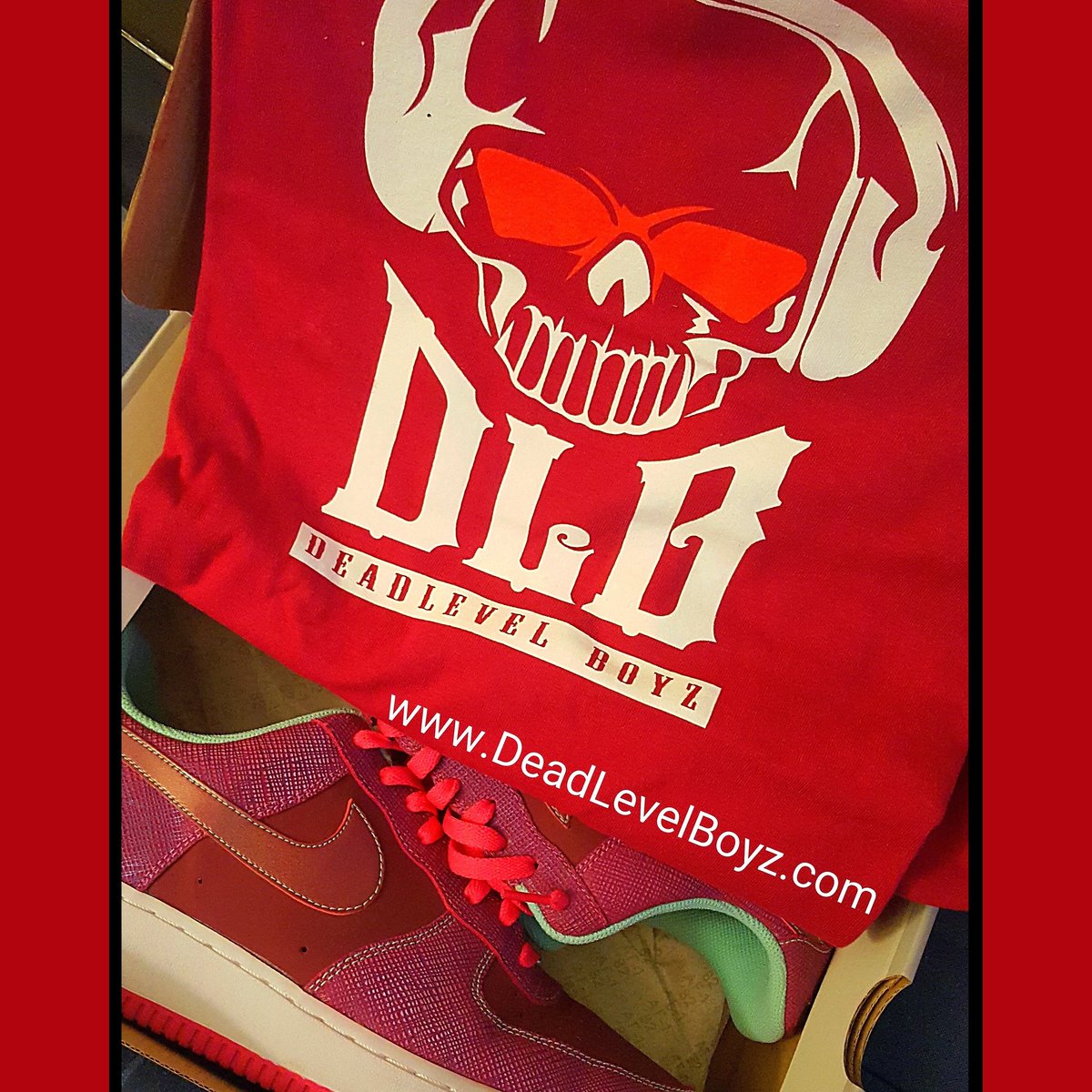 DeadLevel_Ent's tweet photo. Get your DeadLevel Apparel online at https://t.co/VakNKGPRJ5 #CreationElevation #DeadLevelBoyz #Nike #AF1 https://t.co/4IKampZl0l