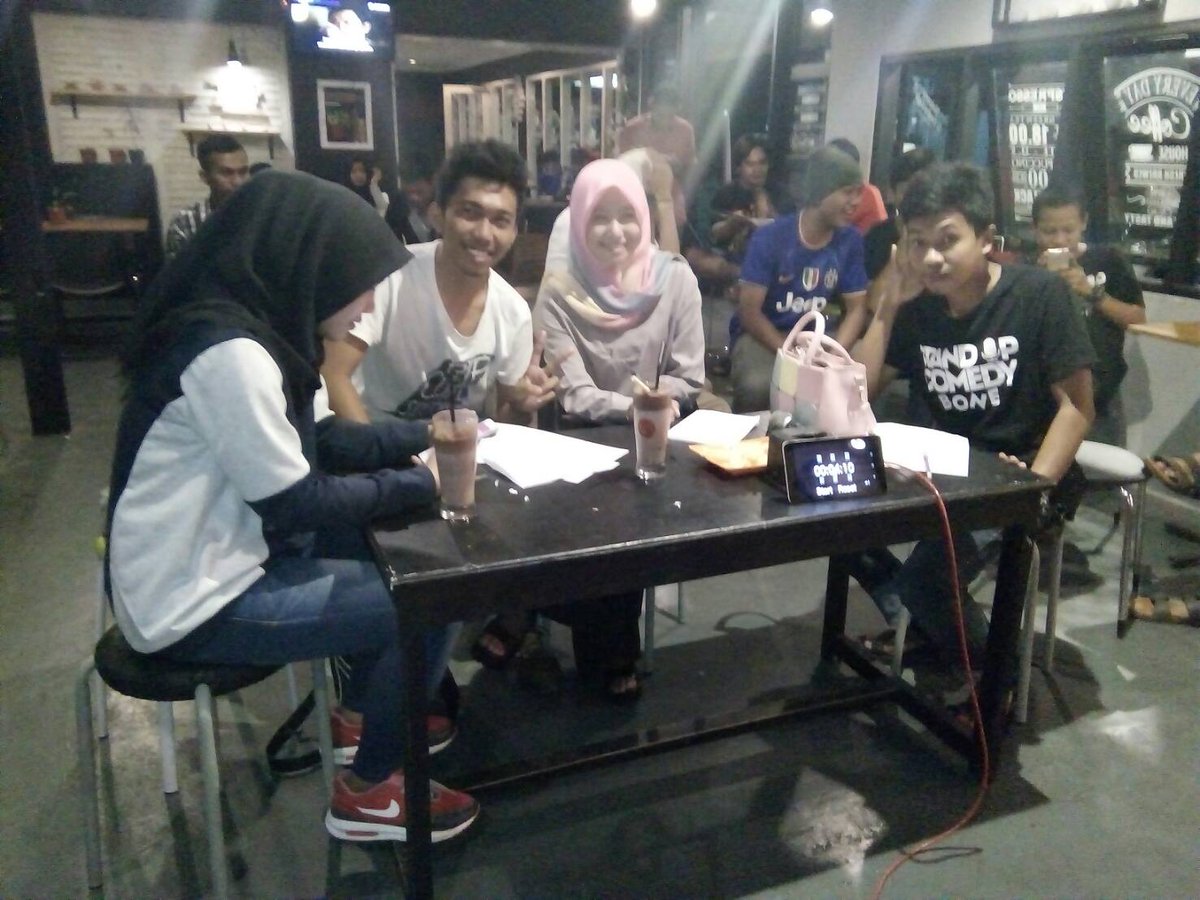 Temkyu buat teman-teman yang sudah jadi juri malam ini. Temkyu spesial untuk juri tamu kita yang super duper cantik.