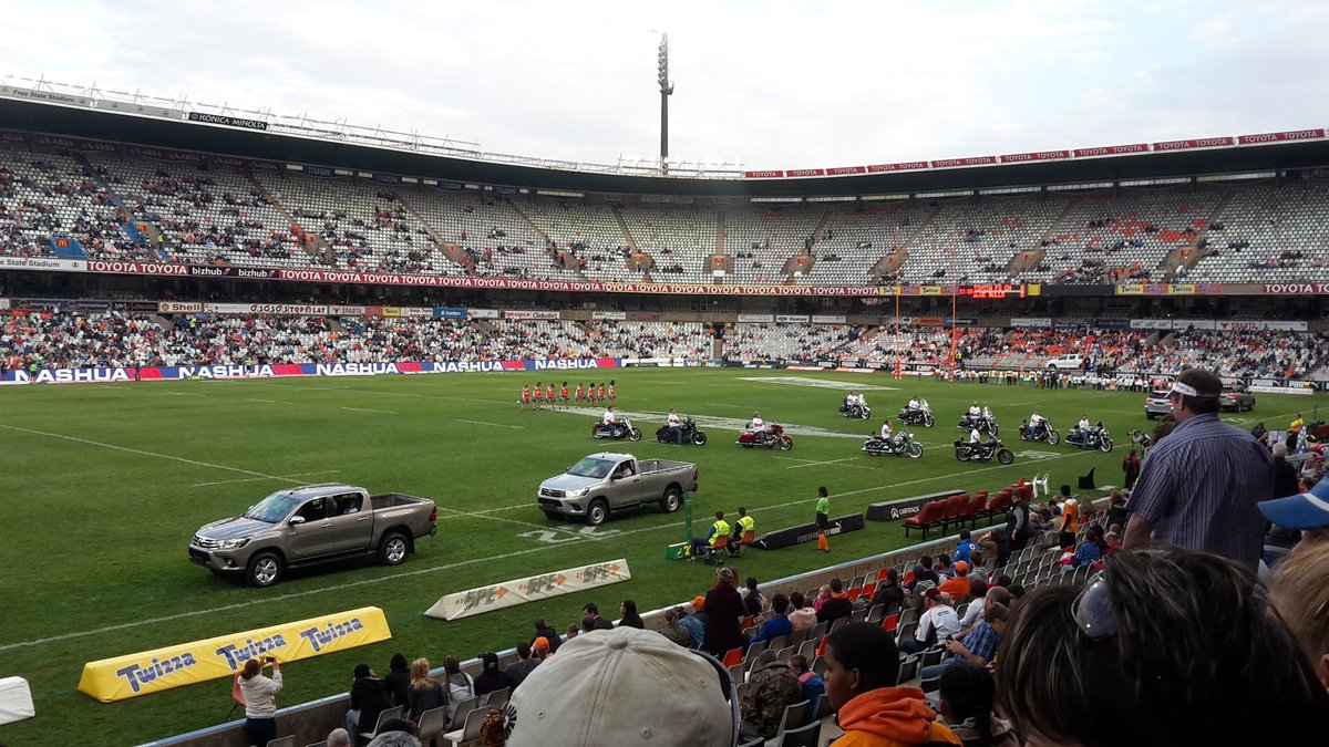 Bakkies, bikes en boobs. Afsgesluit met rugby. Kan nie beter #hiluxinyourhands