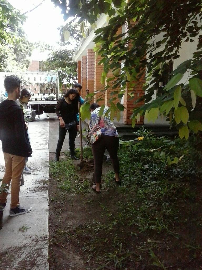 Inicio de reto juvenil agroproductivo en el liceo Simon Bolivar sembrando cultura a los y las estudiantes #Tachira