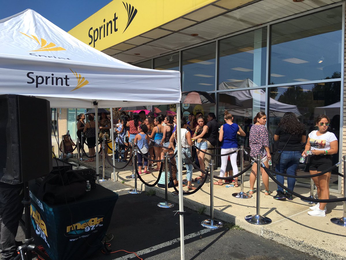 w_martjr's tweet photo. Prince Royce appearance Union,NJ Sprint Lets go! @Sprint4NYC @Kpalet5 @MaverickMikeL @VThecloser21 @eringaughan https://t.co/3hxILt6uVE