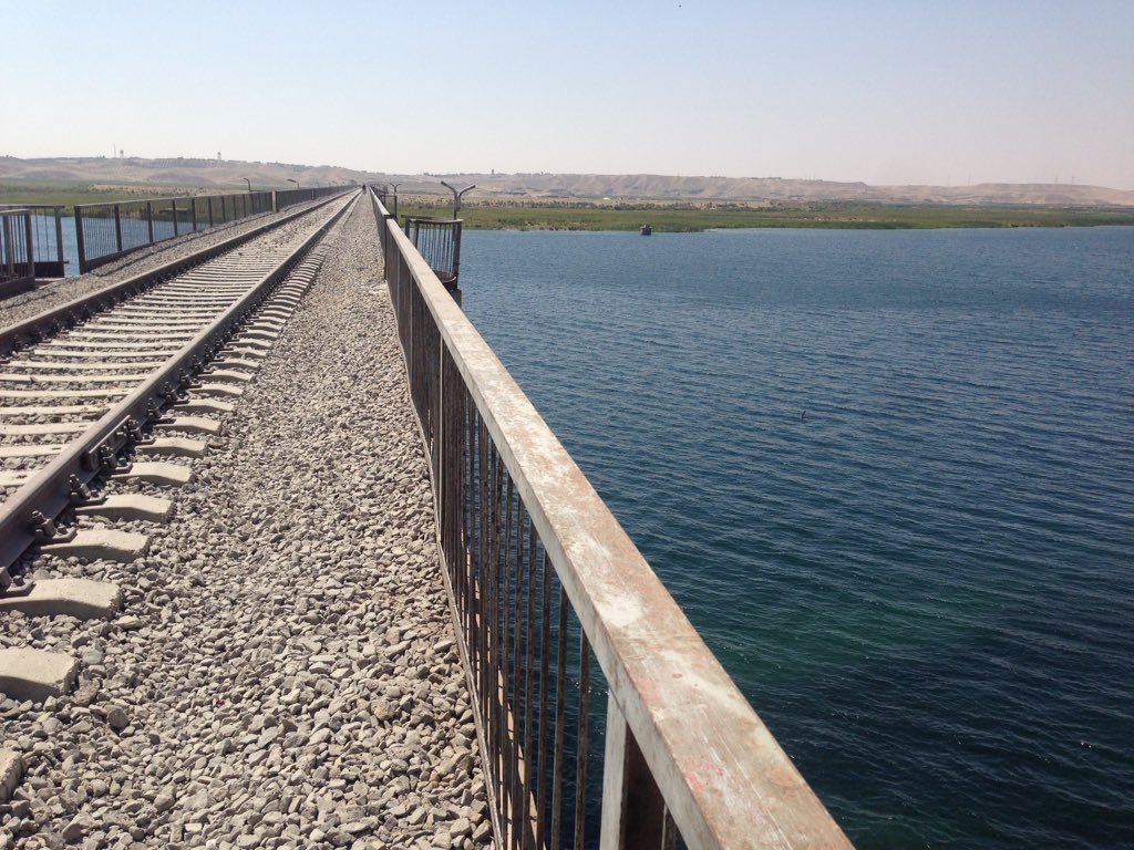 كل ما حاولت امد للمحبة جسور 🖌                   تهد كل درب للوصل بجفاك 🙁