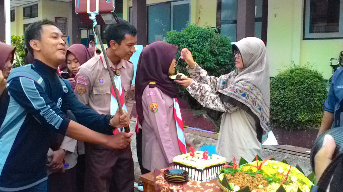 THETILIN_7702's tweet photo. Peringatan HUT Pramuka ke 55 &amp; ambalan kisandesar (smkn2 kuningan)k 36.
#hutpramuka55 
#pramukajabar 
#infopramuka https://t.co/M6AoAb4Id1