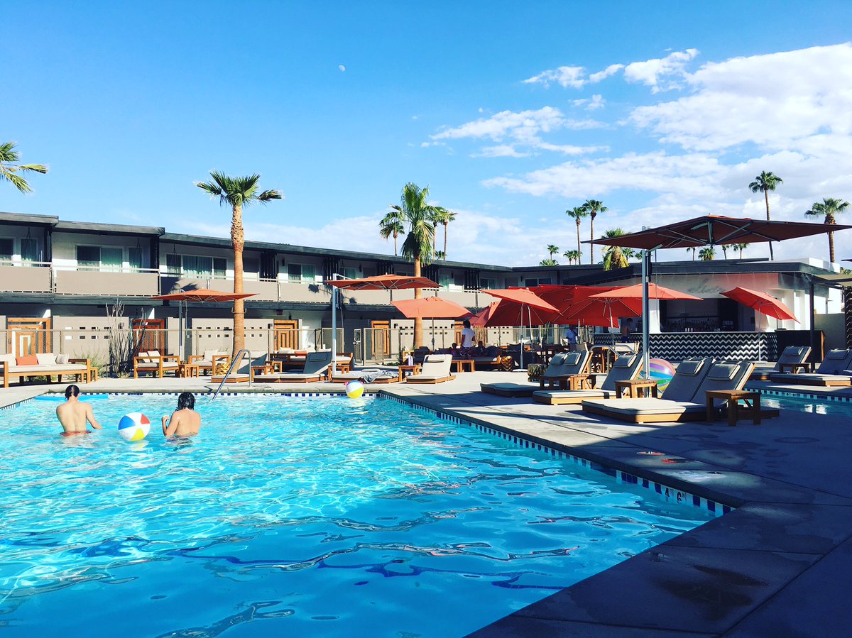 juandusol's tweet photo. Pool vibes in Palm Springs. Such a fun show last night too 🙏🏼💦💦💦💦 @rufussounds @SplashHouse https://t.co/uLWYYhl2tW