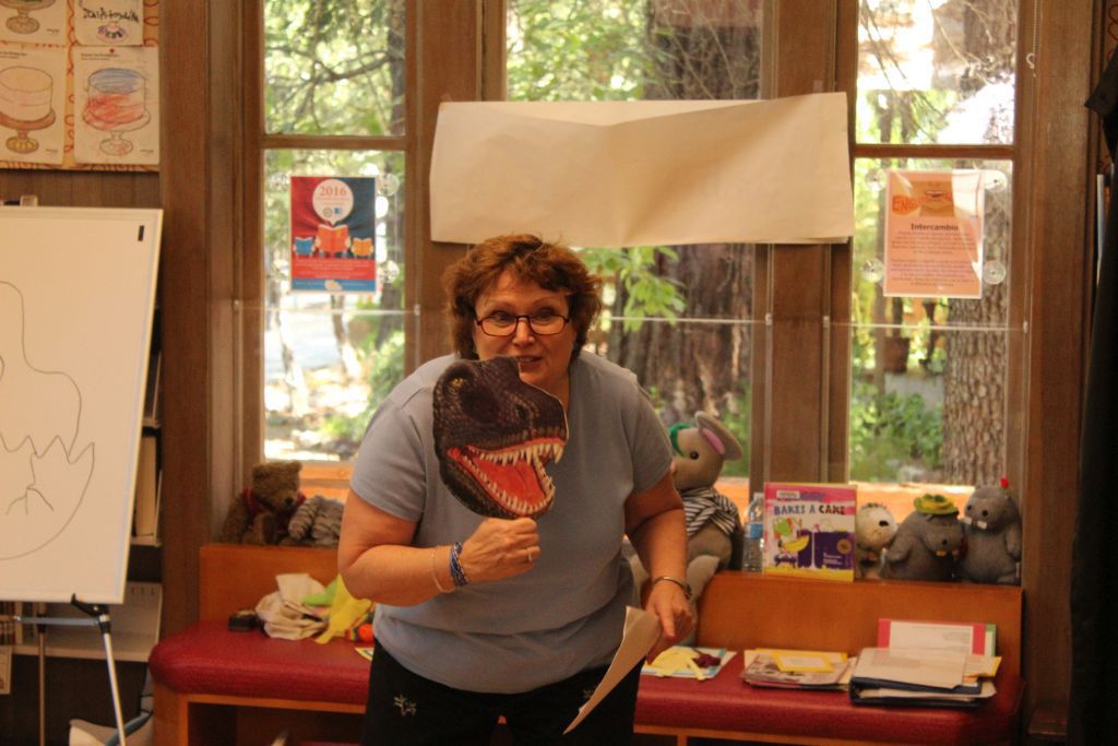 WeeklyCali's tweet photo. Skits and songs entertain at children's summer party at #CalistogaLibrary. #NapaValley https://t.co/quhray1Lz8 https://t.co/mGZtkYzsGn