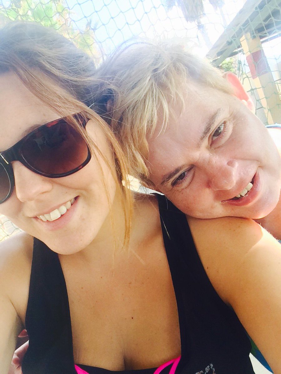 noebarroso's tweet photo. Su carita vale por dos 😍😍😍😍 #vacaciones https://t.co/L4MoXvtzxf