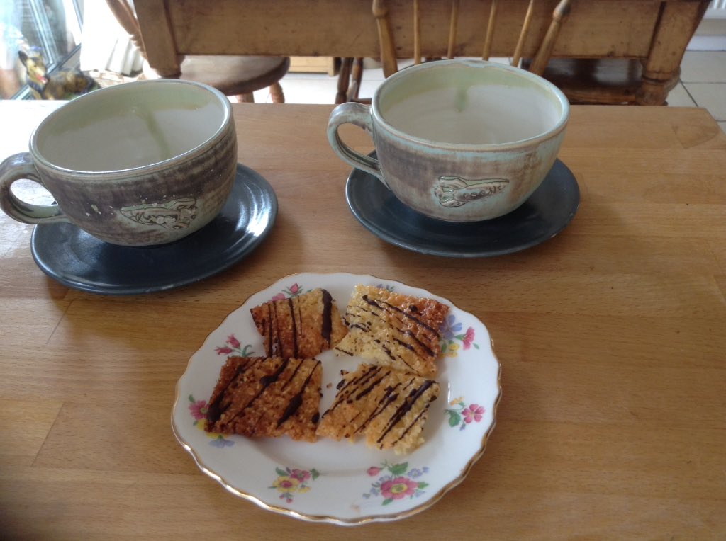 ArtyCarolBanks's tweet image. #silverworkshop today 4 #weddingpresent to neighbour making #leafpendant from #wedding bouquet,biscuits,lunch,ready