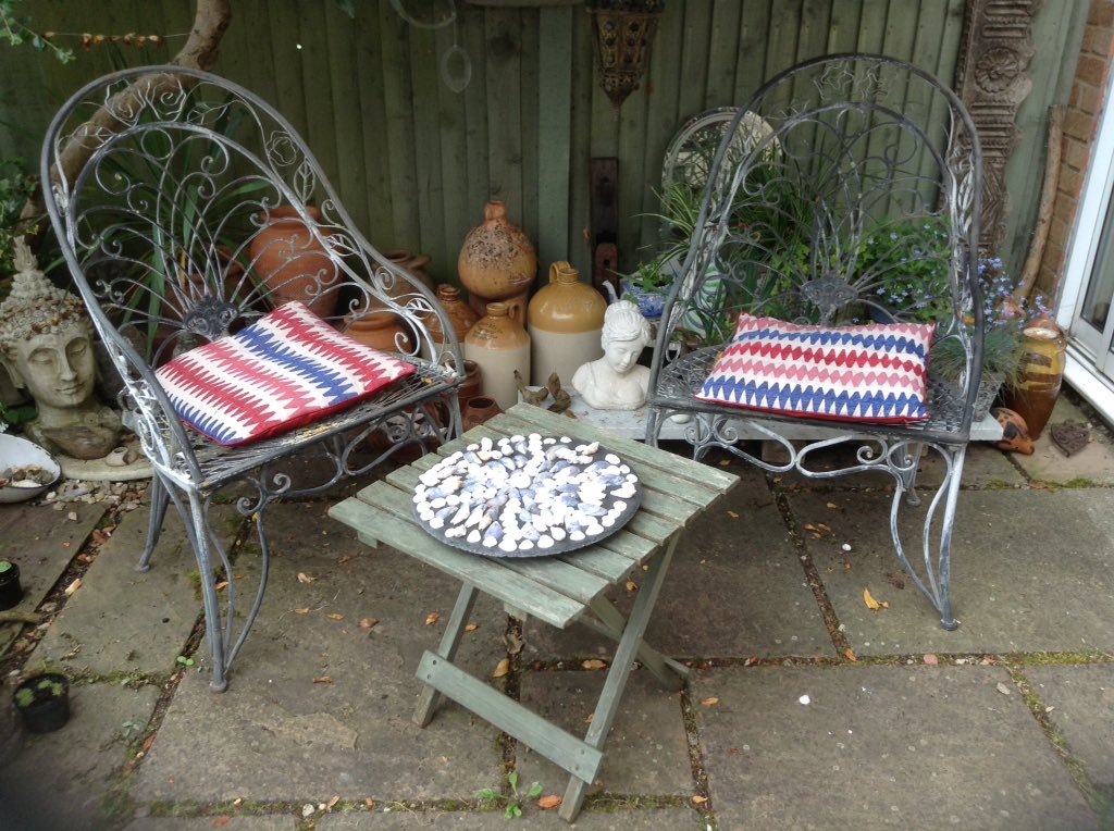 ArtyCarolBanks's tweet image. #silverworkshop today 4 #weddingpresent to neighbour making #leafpendant from #wedding bouquet,biscuits,lunch,ready