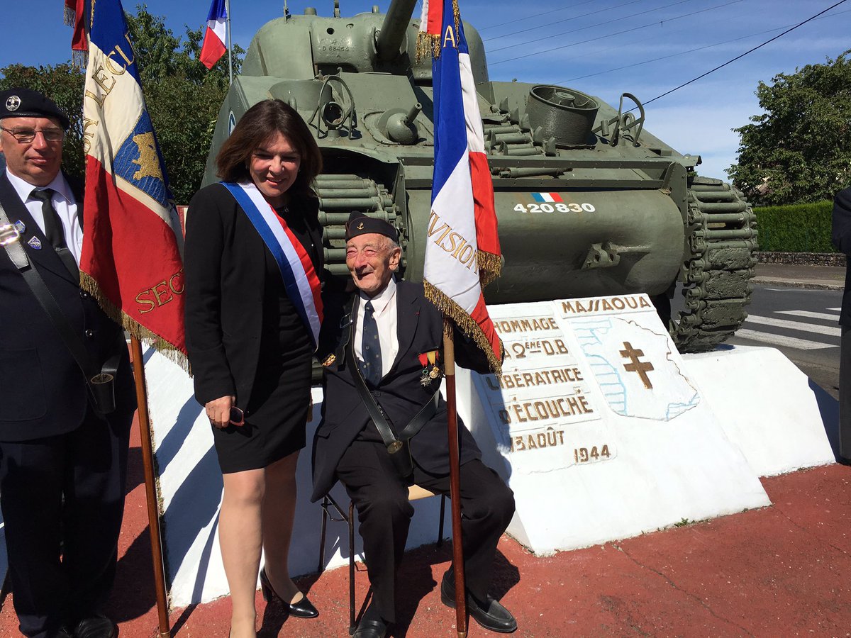 senateur61's tweet image. #RouteLeclerc libération #Ecouché ici avec Monsieur Doré porte-drapeau National de la 2ièmeDB