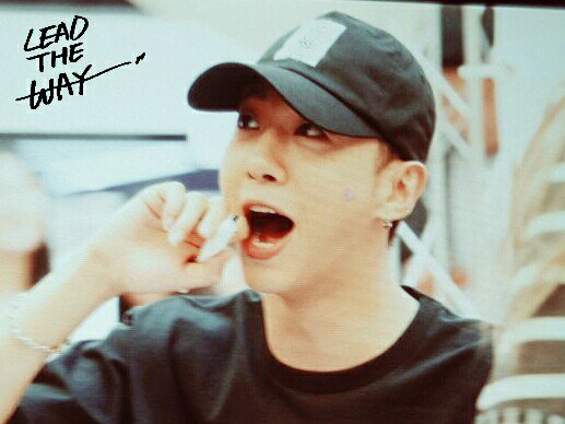 LEAD900331's tweet photo. {PREVIEW} 160813 분당 팬사인회 #방용국 리액션 너무 귀여워 🙊🙊🙊 https://t.co/EyZHwhXi00