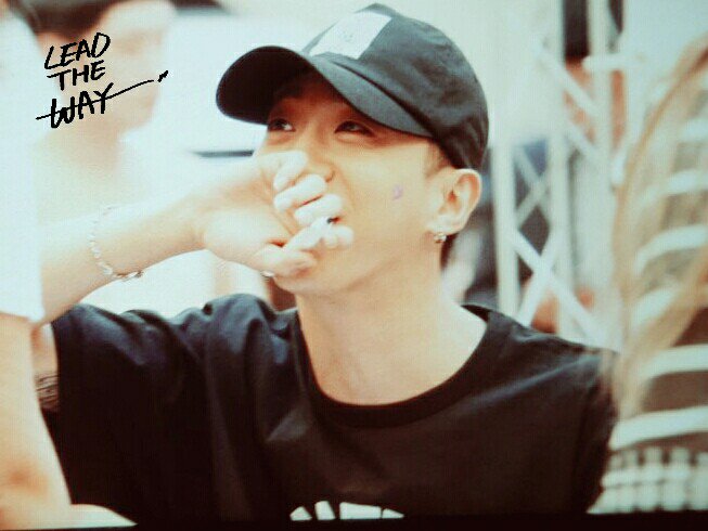 LEAD900331's tweet photo. {PREVIEW} 160813 분당 팬사인회 #방용국 리액션 너무 귀여워 🙊🙊🙊 https://t.co/EyZHwhXi00