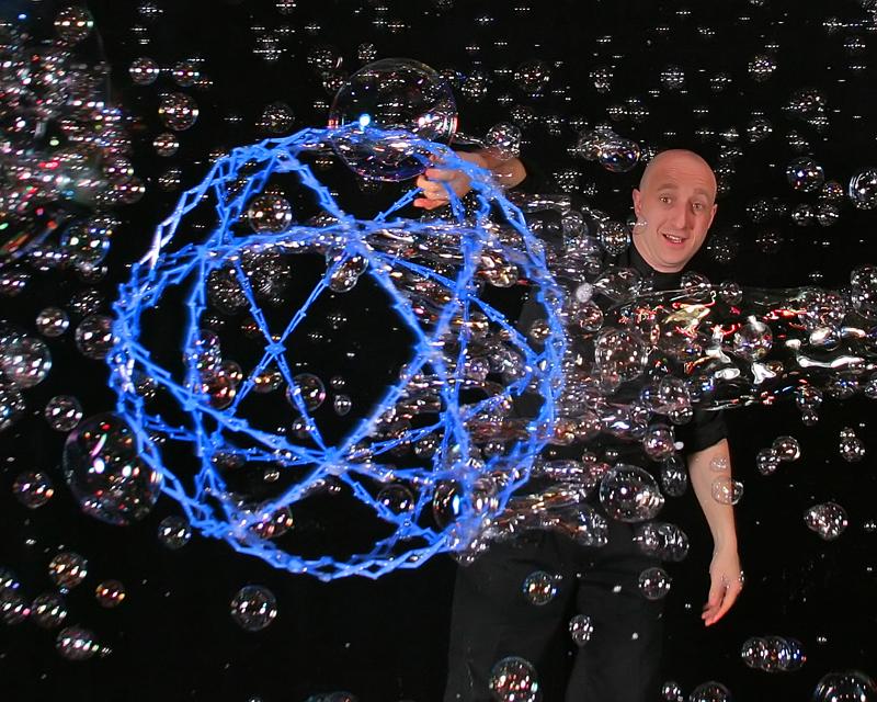 Free family performances today by BubbleMania! 10am, 11am, 12pm and 1pm on Level 2 by Macy's and Yo! Sushi.