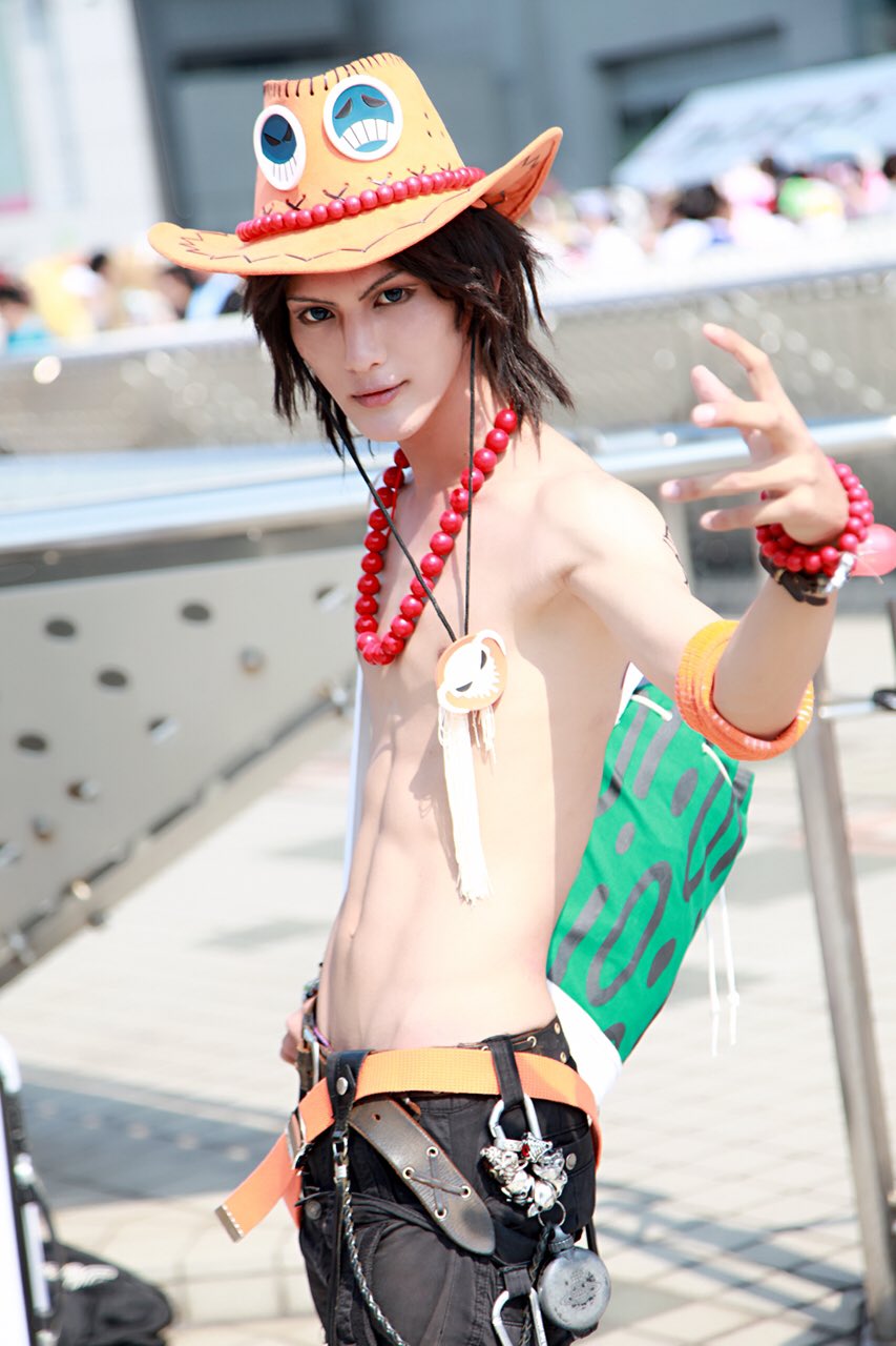 コスrombox コミケ2日目レポート ワンピースのエースのコスプレをするのはイケメンのhyu Maさん Hyumanoid コスrombox C90コスプレ C90 T Co 1hklw8ppae Twitter