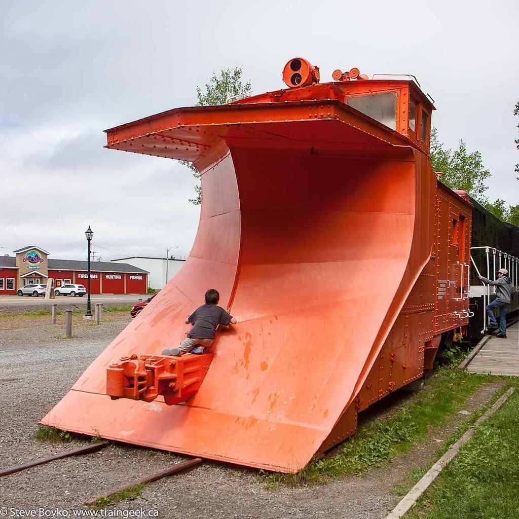 stevetraingeek's tweet photo. Narrow gauge snowplow CN 3462 on display in Lewisporte, Newfoundland.
#cnrail #newfoundlan… https://t.co/QQgZU0x4N9 https://t.co/IMzdquvO5F