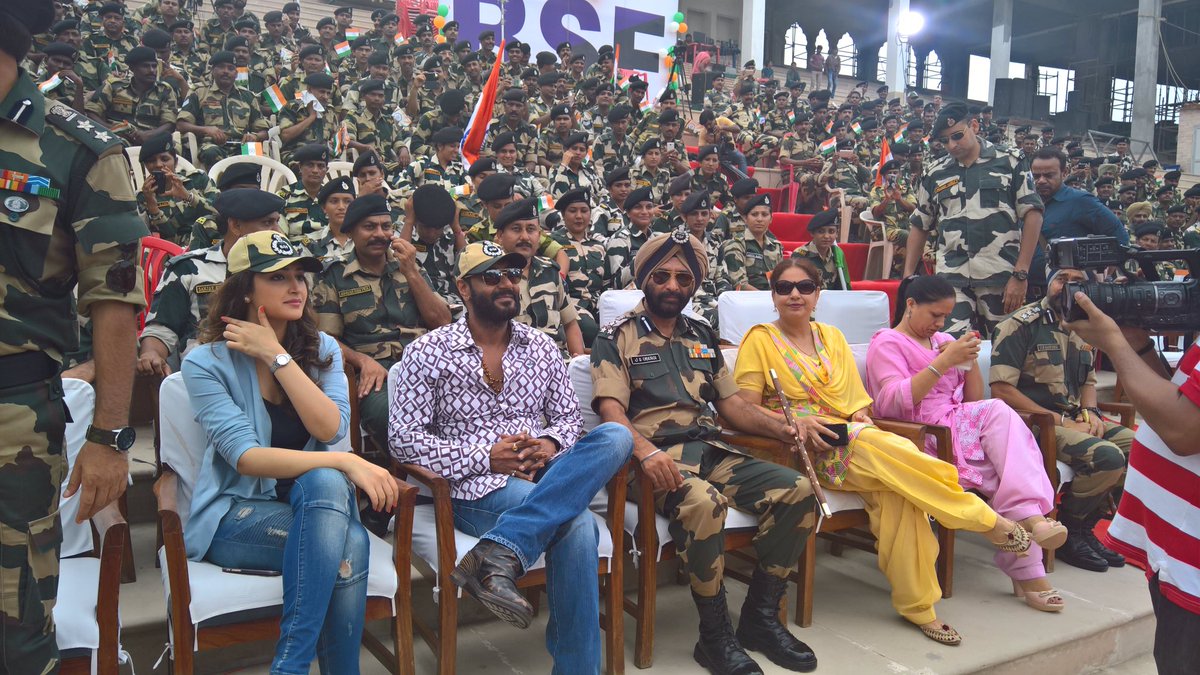 ajaydevgn's tweet photo. At Attari, technically my hometown. Team Shivaay spent time with BSF jawaans at Wagah border. What a feeling. https://t.co/bf88cespRK