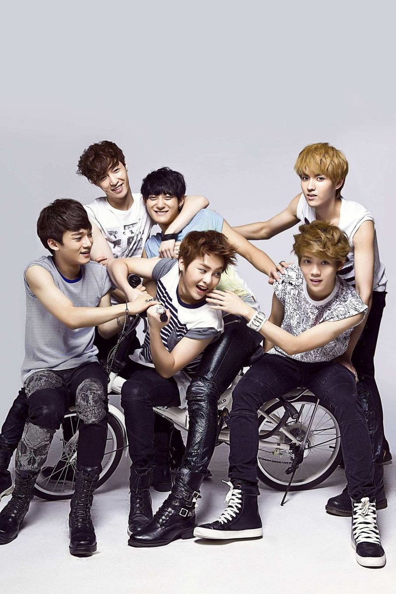 exo_lay_offic's tweet photo. Whether we're in a band together or not Kris, LuHan and Tao are still my brothers. I miss you guys so much x https://t.co/9RPhDWgvoB