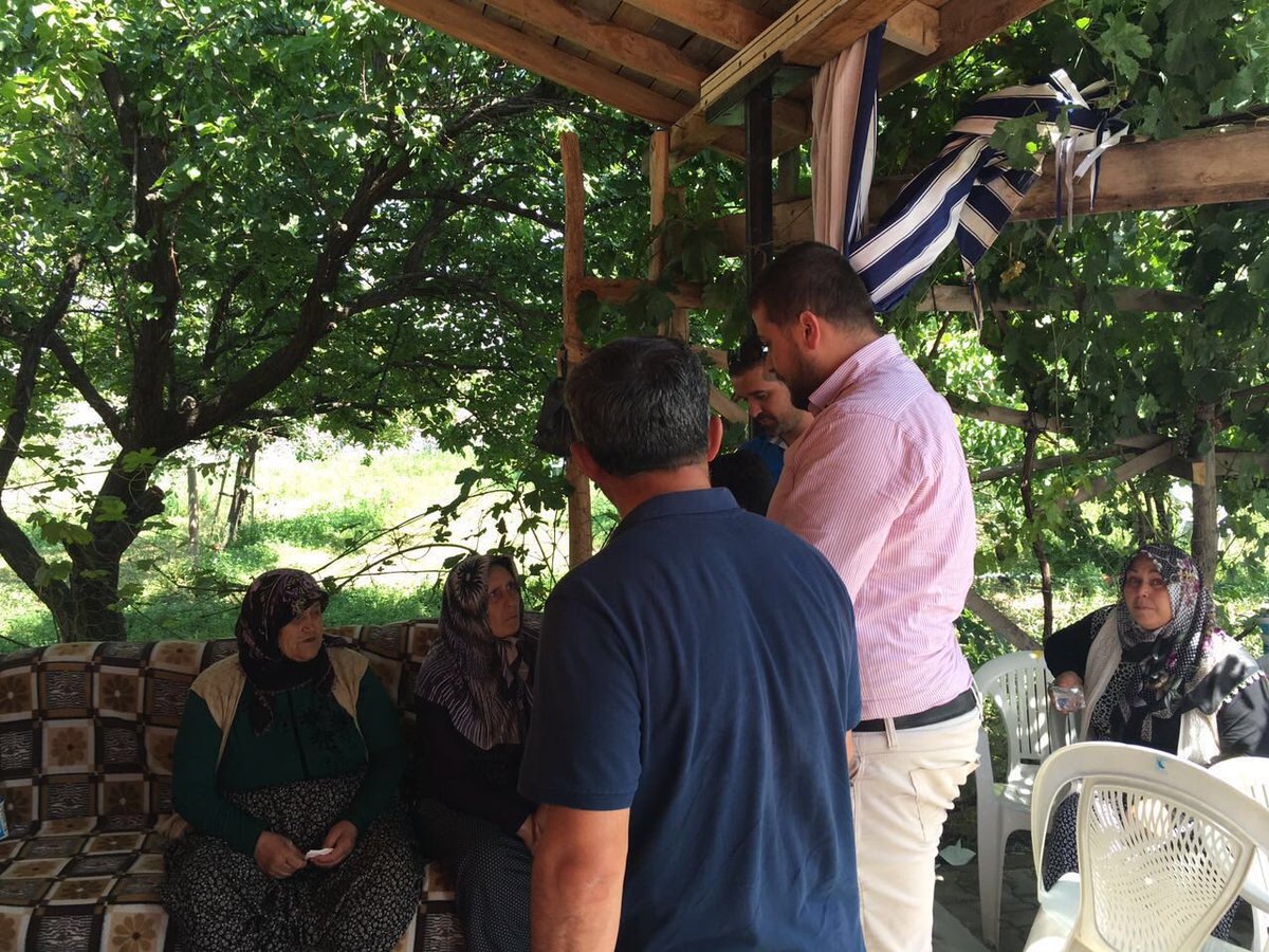 akgencsultangz's tweet photo. 15 Temmuz'da Şehit Olan Astsubay ÖMER HALİSDEMİR 'in Kabri Şerifini ve Ailesini Memleketi Niğde'de Ziyaret Ettik. https://t.co/37b2eqGHy6
