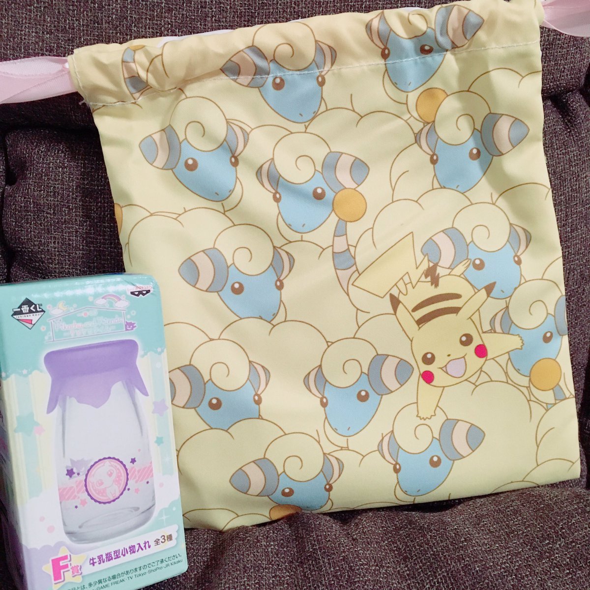 Myuuus ㅂ S アーヤ ポケモン1番くじ3枚やってきた なんとb賞のミュウが当たったよ 嬉しい メリープとピカチュウの巾着は裏面がこんな柄でした イーブイのマスコットキーホルダーも欲しかったな ゲンガーのラストワン賞もすごく魅力的だ Myuuus ㅂ S アーヤ ポケモン1番くじ3枚やってきた なんとb賞のミュウが当たったよ 嬉しい メリープとピカチュウの巾着は裏面がこんな柄でした イーブイのマスコットキーホルダーも欲しかったな ゲンガーのラストワン賞もすごく魅力的だ