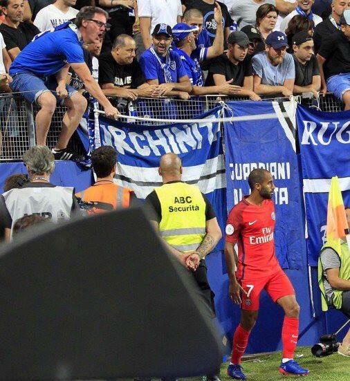 Lufthanso's tweet photo. Laurent Blanc qui n'a toujours pas digéré son licenciement 😂 https://t.co/qFhHVG9Hwj