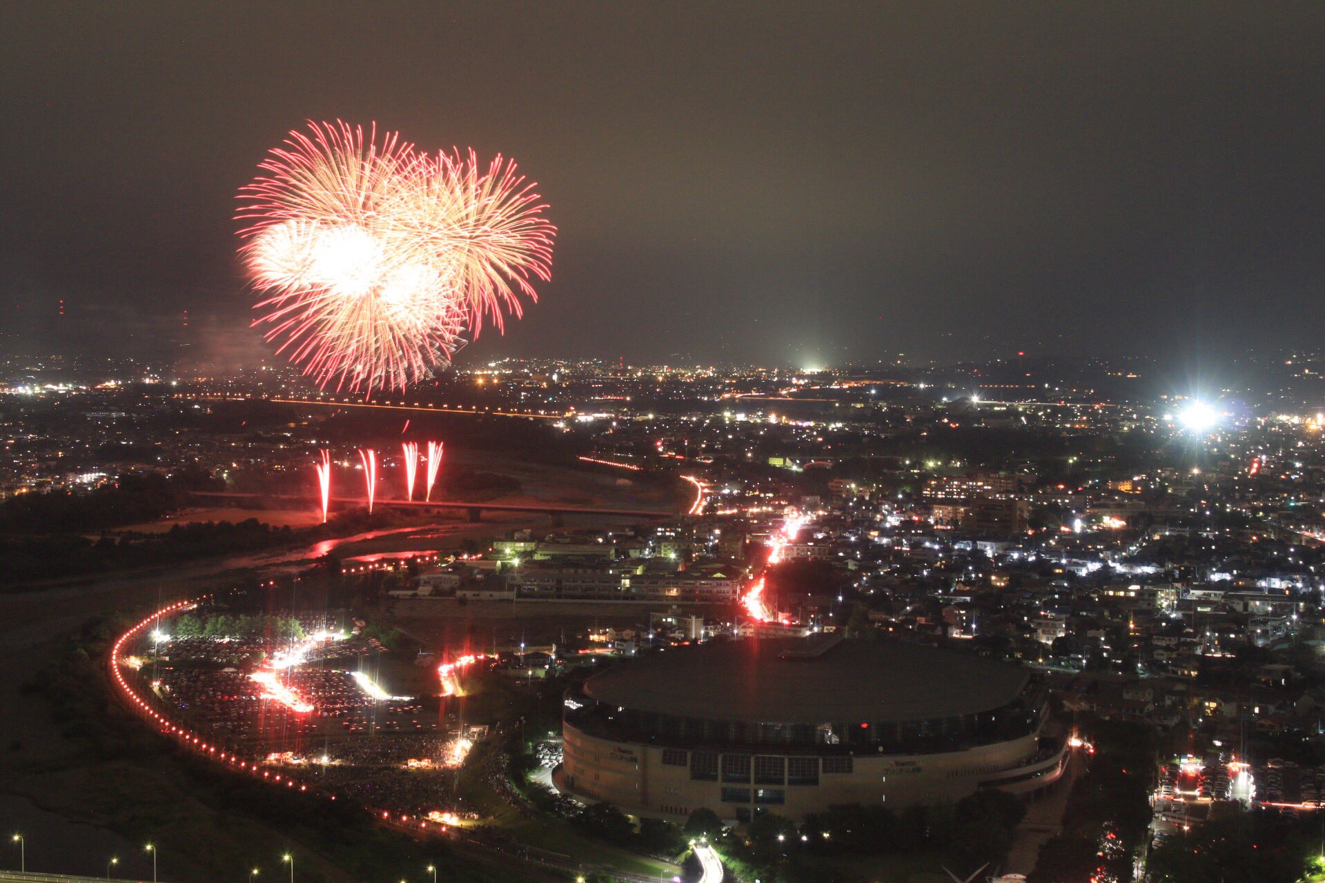 Twitter 上的 とまる 前橋花火大会 群馬県庁展望台より すっきりしない天気で 思い描いていた写真が撮れなかった 来年もチャレンジかな 前橋花火大会 花火 群馬県庁 ファインダー越しの私の世界 T Co 5xtyw5edjt Twitter
