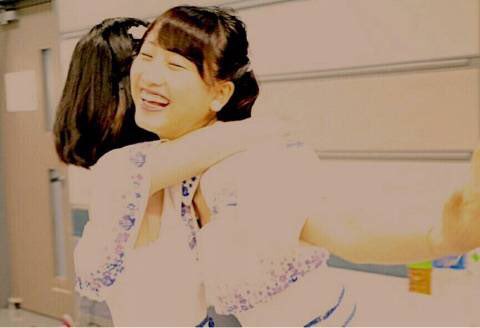 Nana 1年前を振り返る 15年8月13日 木 Ske48 美浜海遊祭 僕は知っている初披露 玲奈ちゃんは25日披露 その姿をステージ脇から見守る珠理奈 松井玲奈 美浜海遊祭