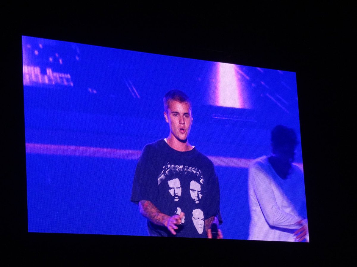 yhms92's tweet photo. I got to see @justinbieber on the screen tonight!! 😍😅 https://t.co/uwJNFNYtbh