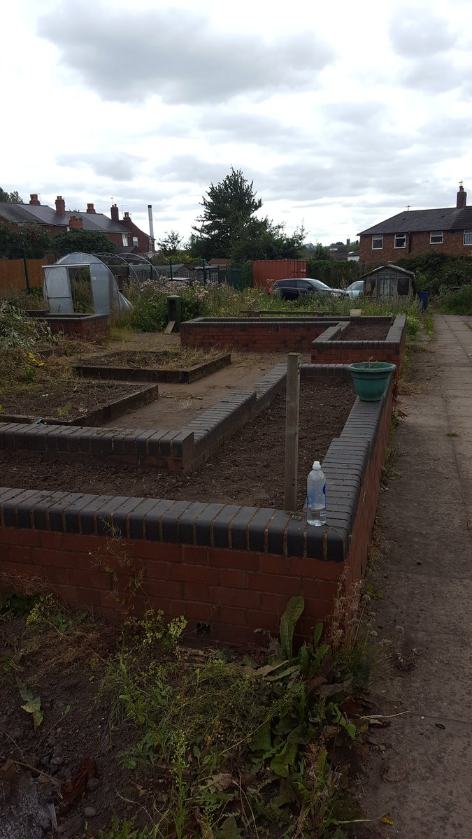 Litterwatch1's tweet photo. Thank you to the volunteers @NCSTheChallenge working hard @SercoESUK @sandwellcouncil #TeamWorkMakesTheDreamWork https://t.co/3Eb9C7GtRy