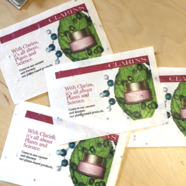 make_bv's tweet photo. Clarins gebruikt Growingpaper voor natuurlijke crème promotie https://t.co/0a1PyTPr9K