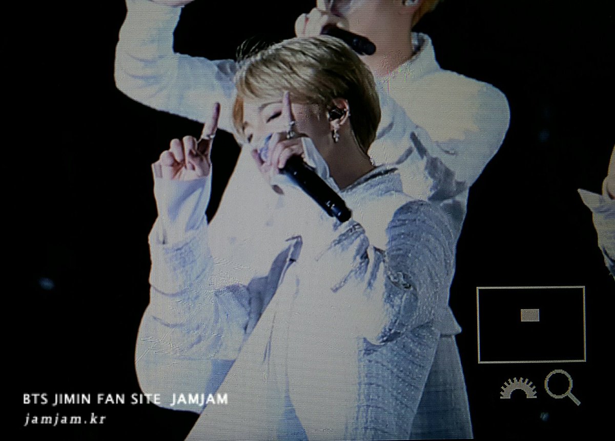 parkjamjam_kr's tweet photo. 160813 에필로그 in 도쿄 #JIMIN 하 트 💙💙💙💙💙 https://t.co/0eAmzpGWg5