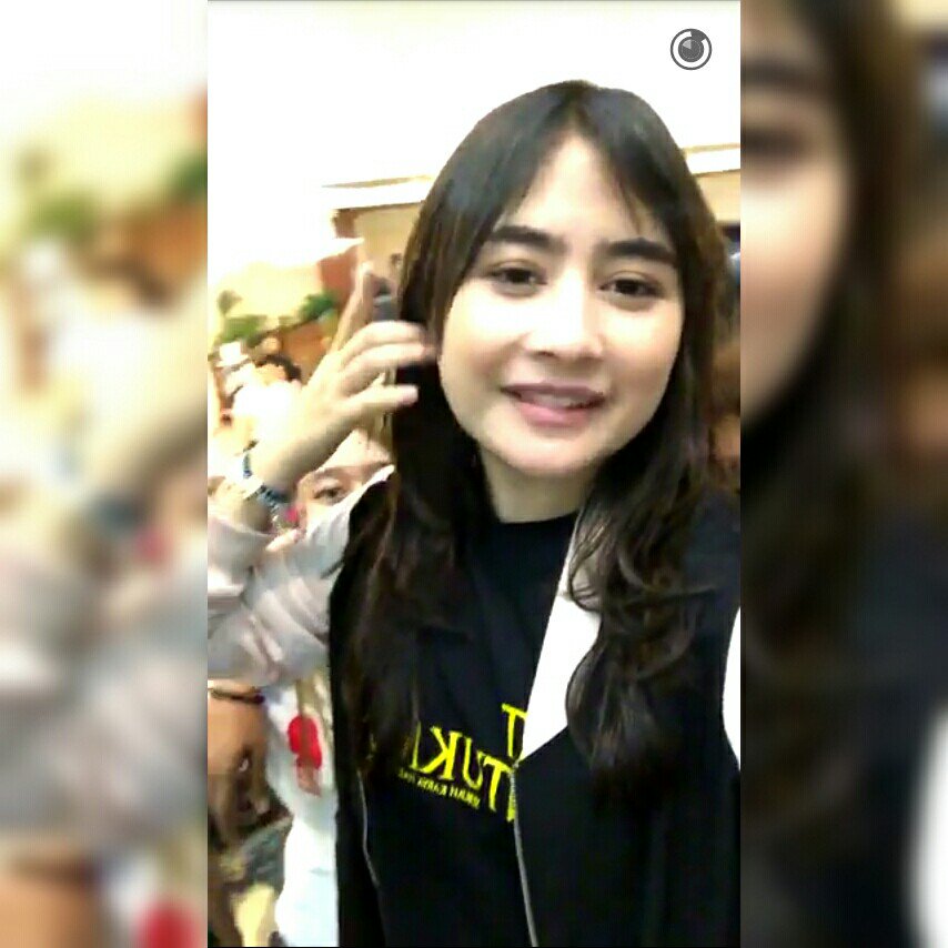 Melani_Yd's tweet photo. @PrillyBie on Snapchat lagi, Ekspresinya lo lucuu bangett 😗😗😗 https://t.co/VW50TQzhWy
