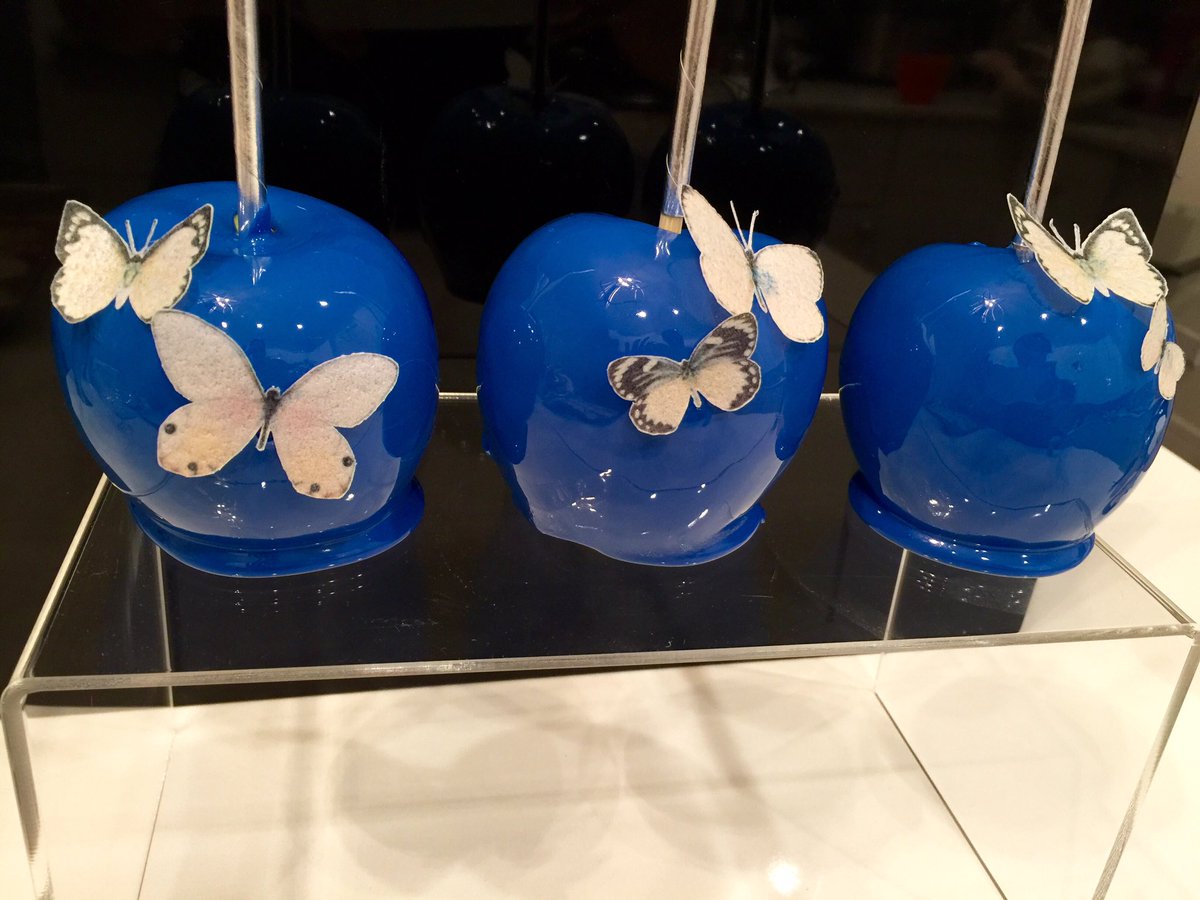 Sashja2413's tweet image. Different light but the blue is in effect!🙌🏽#candyapples #appleraspberry