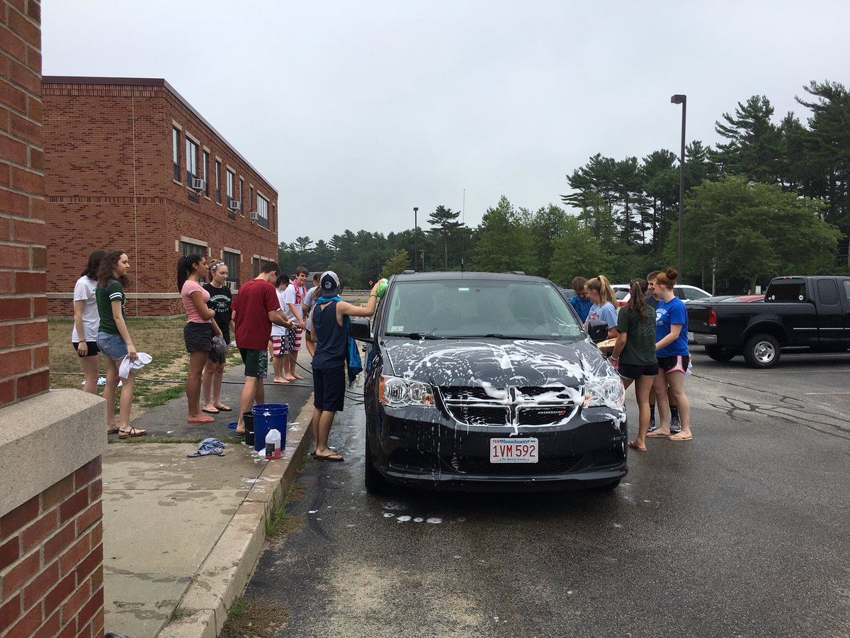 mhs_stucoo's tweet photo. Car wash is going well! Everyone come down to FBMS to support MHS Stuco!!! #weRMarshfield #gorams https://t.co/wgFB1T0jVd
