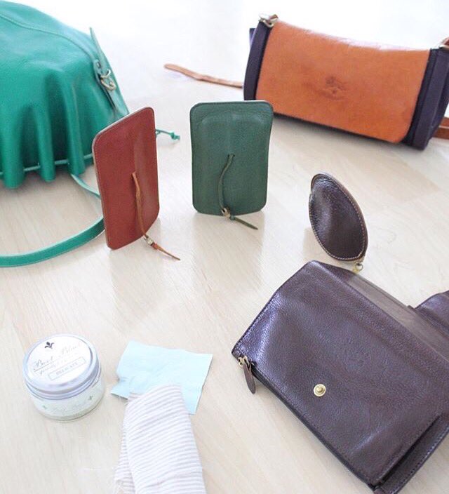 Happy weekend..
Don't forget to take your il Bisonte and carry it everywhere with you.

Photo courtesy of <a href="/ma___on/">ま</a>