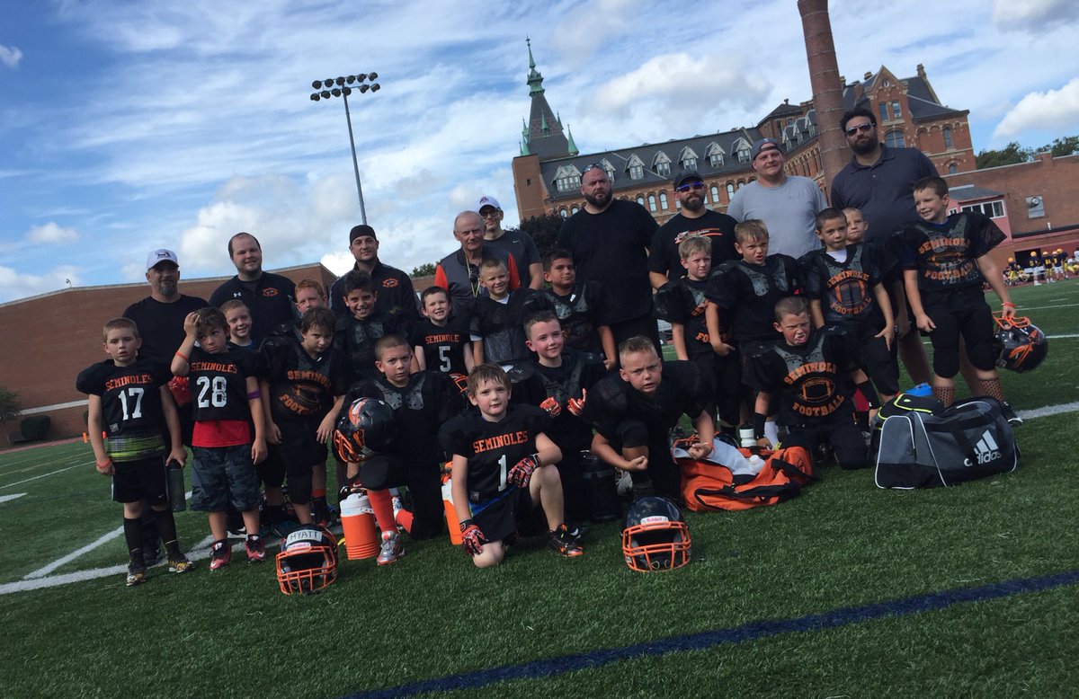 BrownsYouthFB's tweet photo. The modified football scrimmage was a hit with the Parma Seminoles! Everyone had a great time! #playfootball #give10 https://t.co/eFagCqhWhN