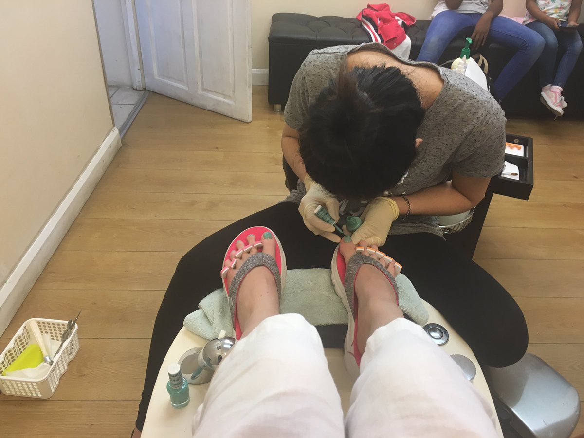emmacomp93's tweet image. 👣Pedicure whilst working on my phone 📱#mutitasking #Flexibility #LoveIt ❤️