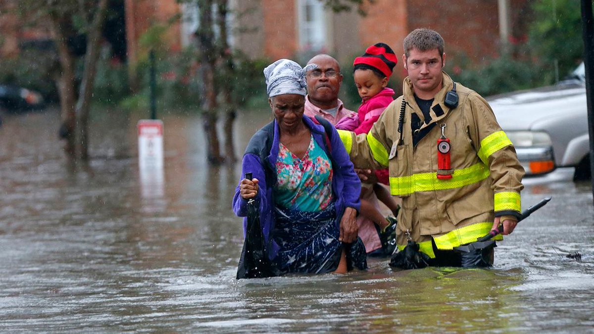 More than 1K rescued in #Louisianafloods; 2 dead bit.ly/2beSOPo?utm_me… https://t.co/qgShINcXO6