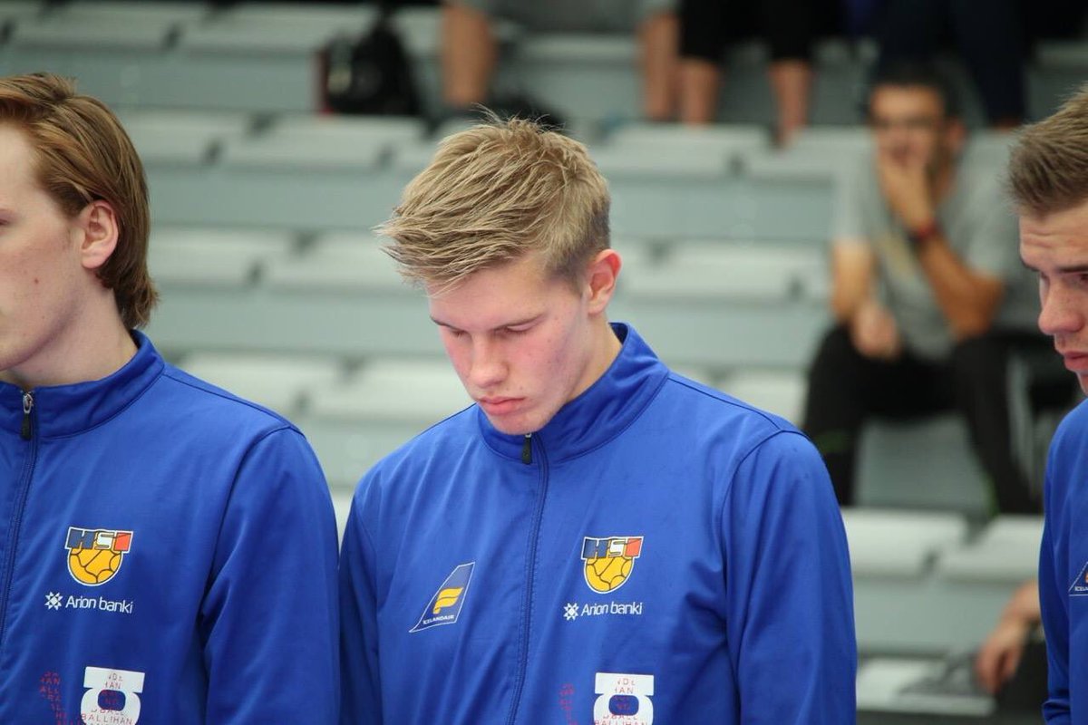 Er núna kominn upp í rúm byrjaður að hugsa um leikinn á morgun á móti Tékkum. Lofa 5 mörkum frá kéllinum 💪🏼💯💪🏼