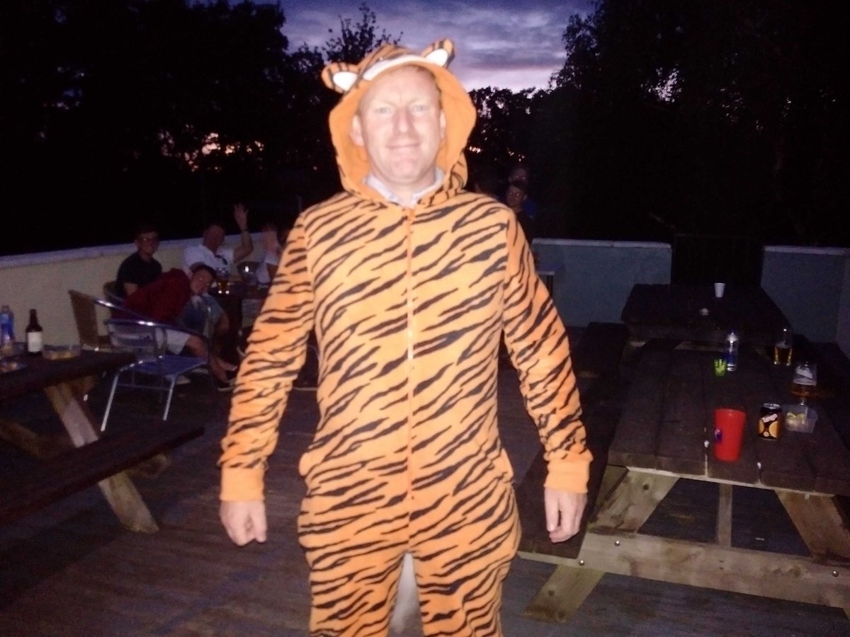 GingerCricket's tweet photo. @markschuey @IcklefordTigers most unfair awarding of the Tiger shirt. https://t.co/IYFAiBDn3k
