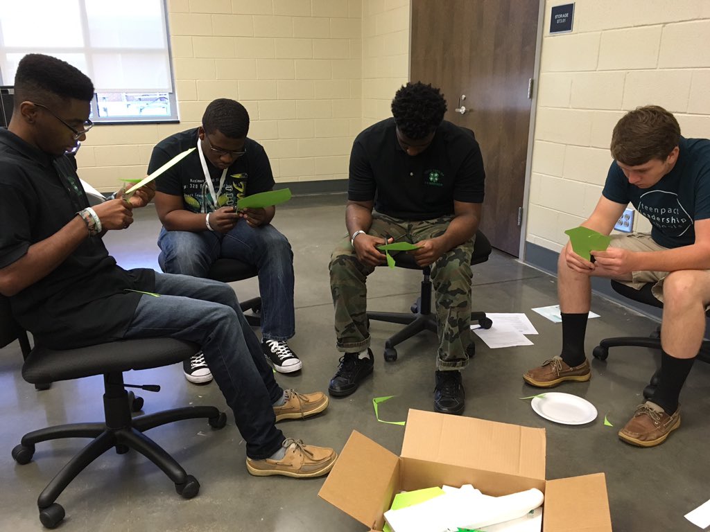 TheKittyKatie's tweet photo. #SC4H Science Ambassador training for #4HNYSD! #sciteam https://t.co/rEMtYbVcry